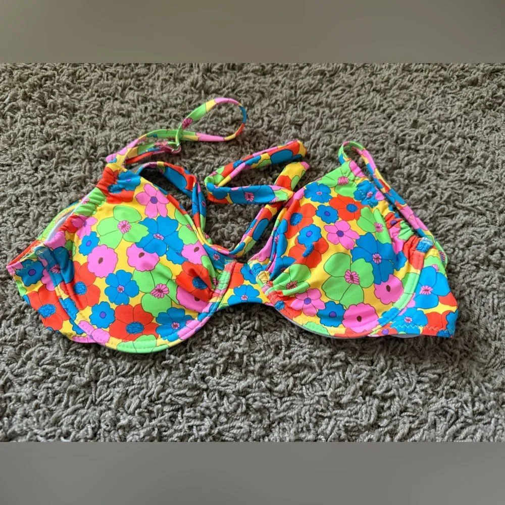 Shein NWOT floral Bikini top. Underwire removable padding Medium pink blue green